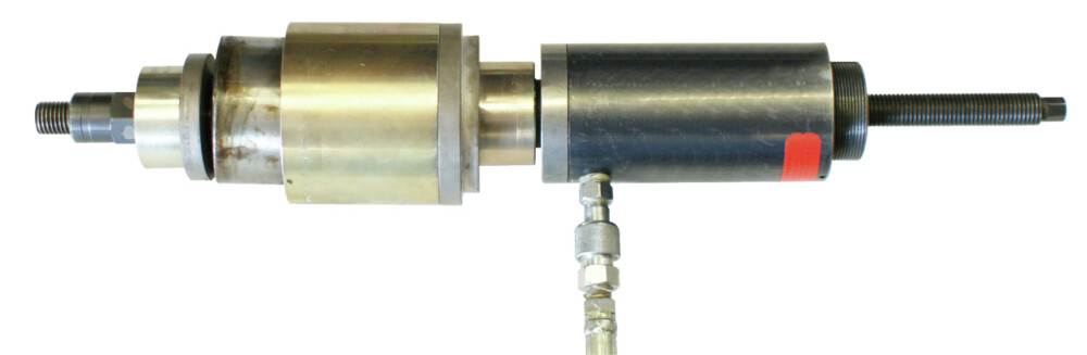 Retaining Adaptor for Hydraulic Cylinder