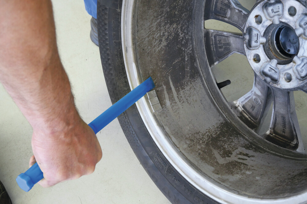 Adhesive weight remover