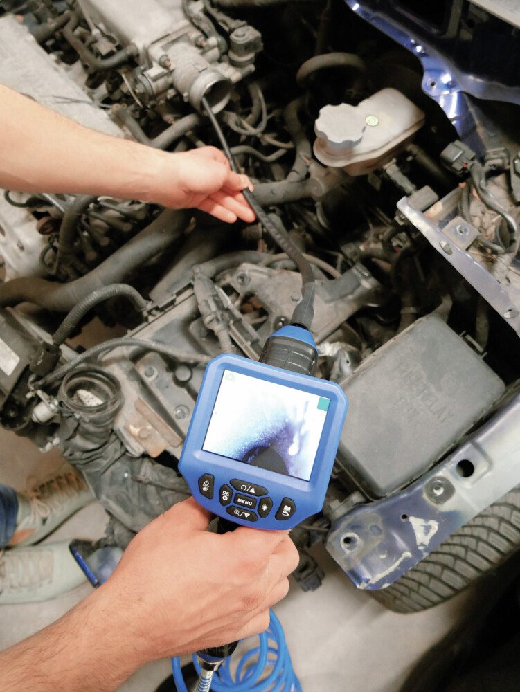 Videoscope with cleaning function