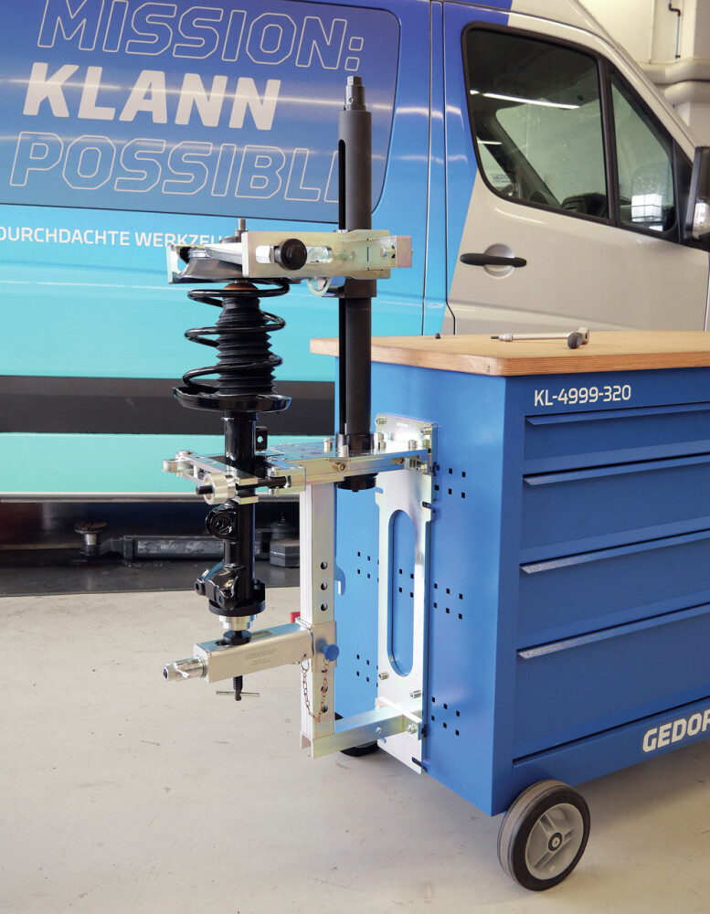 Stationary spring compressor